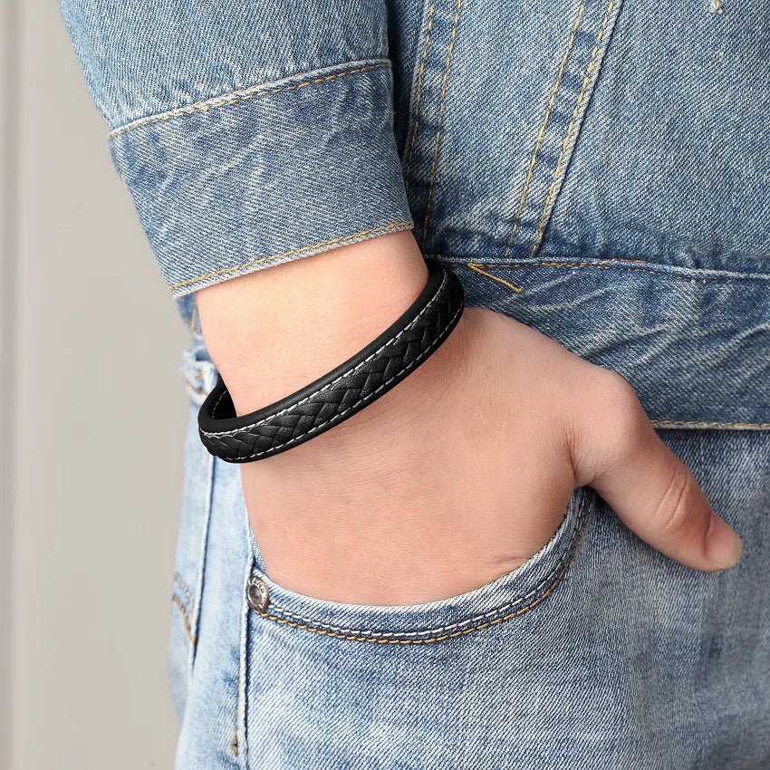 Classic Leather Bracelet for Men – Adjustable Strap 19 cm / 21 cm / 23 cm - BritShade