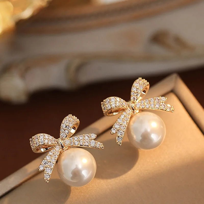 Sparkling pearl earrings with rhinestones - BritShade